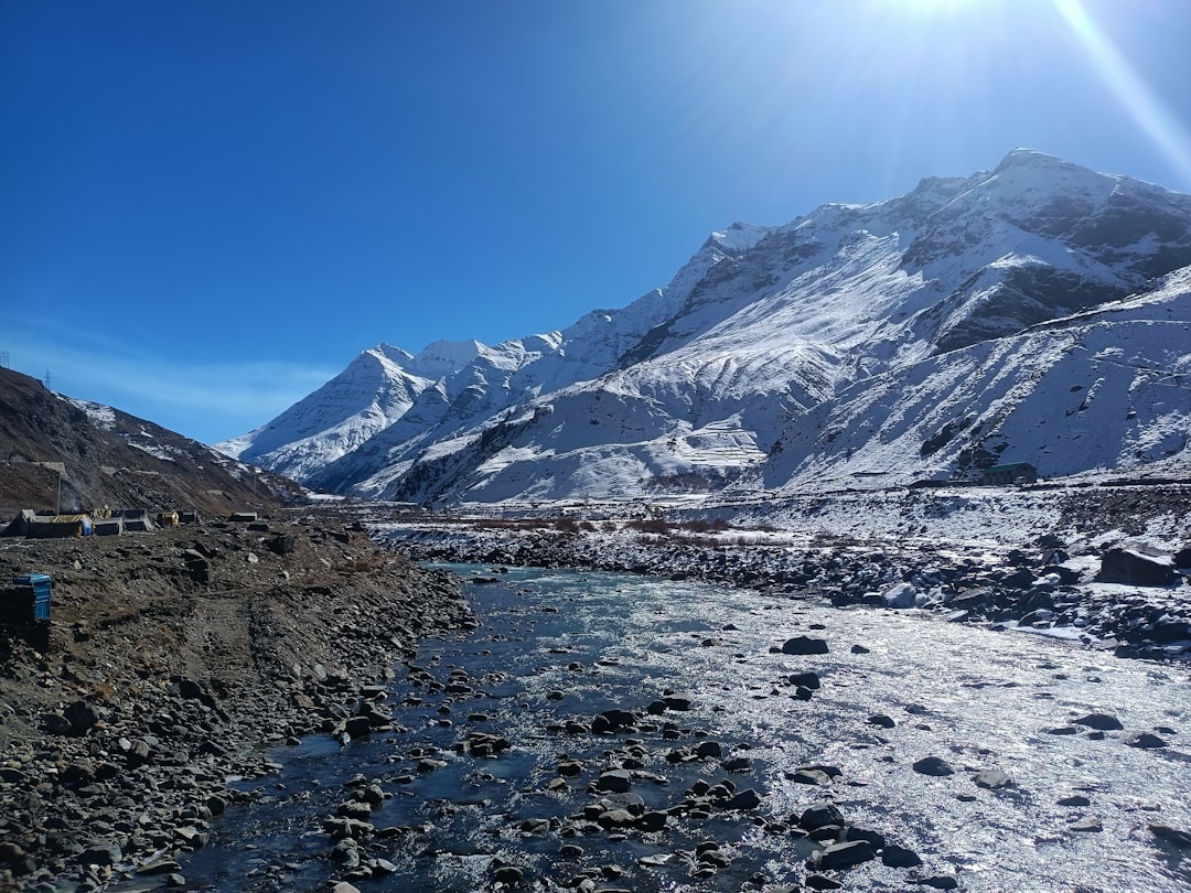 Chandigarh to Manali Taxi