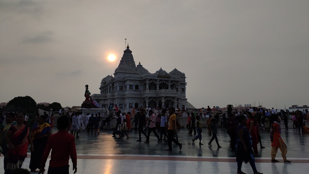 Dehradun to Mathura Cabs