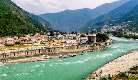 Dehradun to Uttarkashi cab